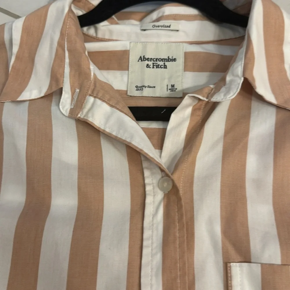 Abercrombie Striped Tan and White oversized button down  Shirt - Picture 2 of 4